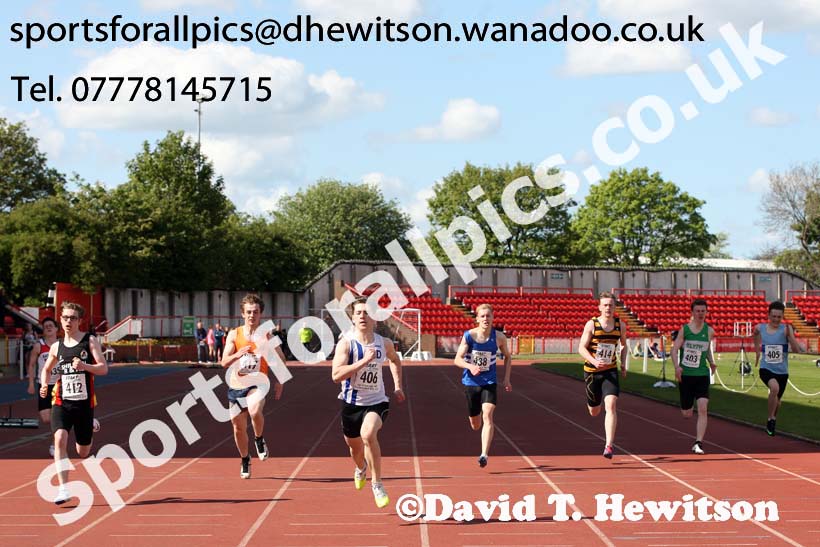 Mens under-17s 200 metres, North Eastern Champs, Gateshead Stadium. Photo: David T. Hewitson/Sports for All Pics